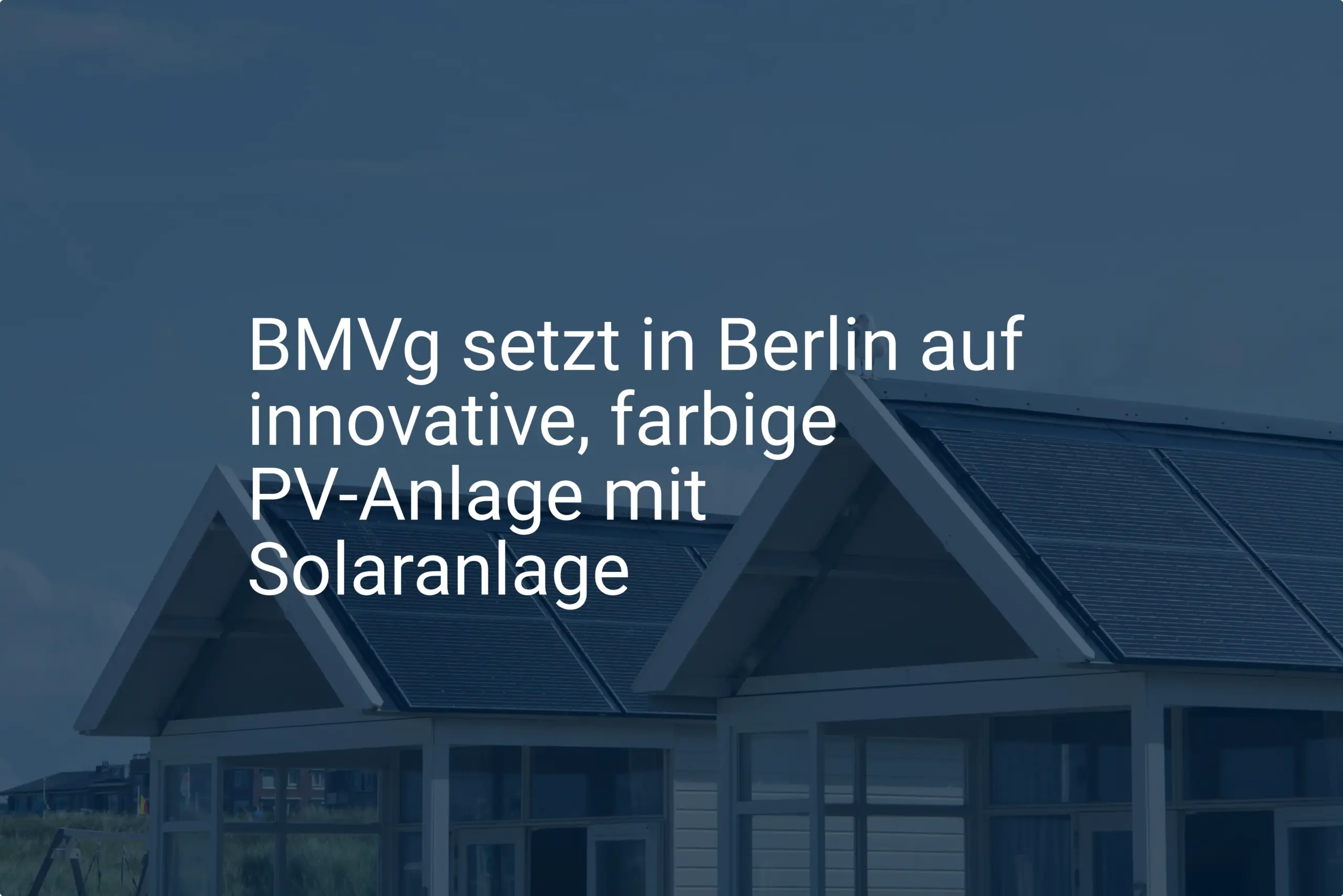 BMVg setzt in Berlin auf innovative, farbige PV-Anlage mit Solaranlage